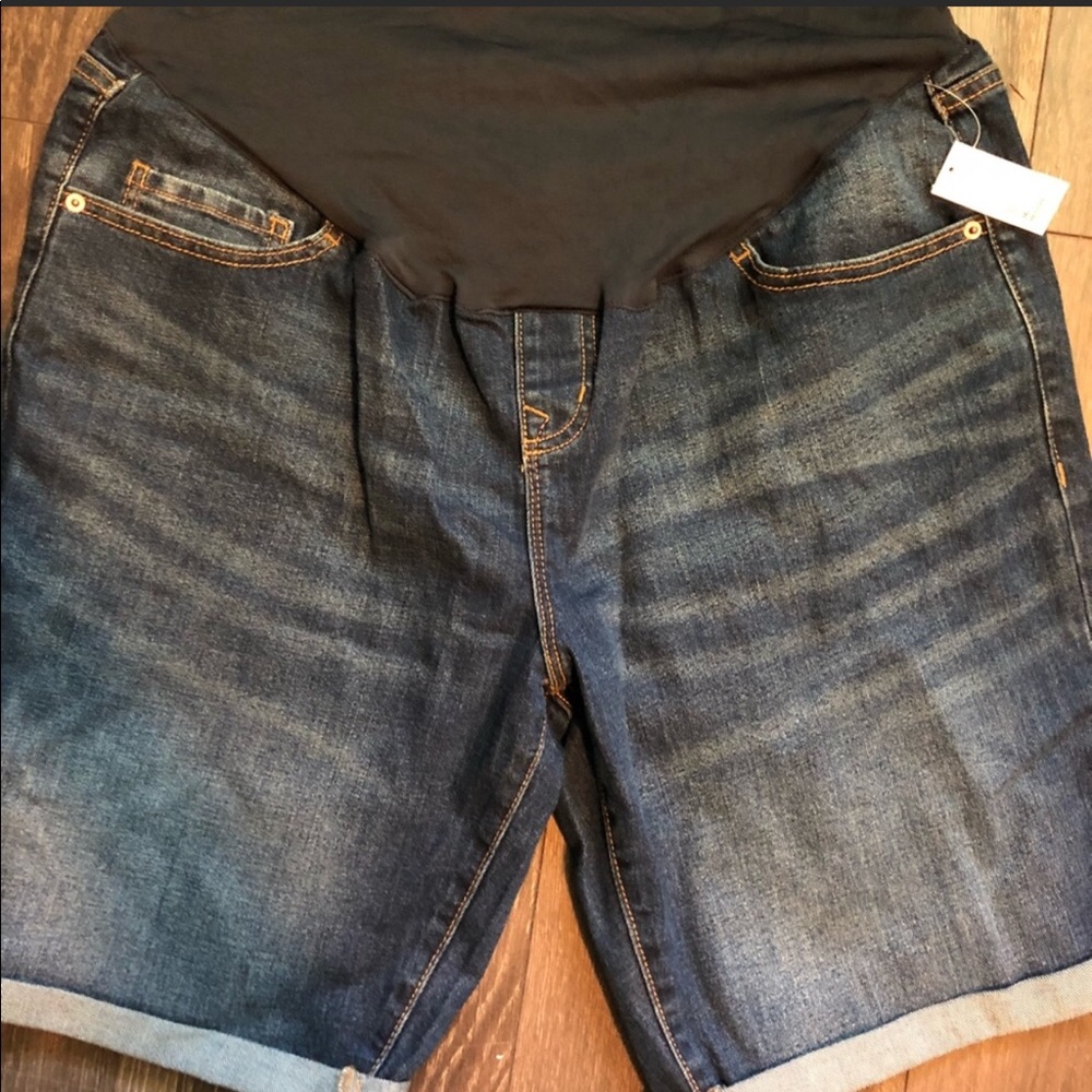 New Old Navy Maternity Shorts
